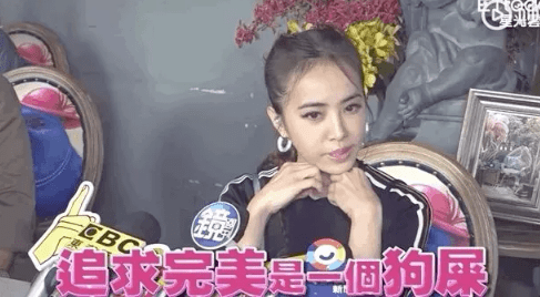 40岁女丑星火了20年 她露骨大胆还口不择言 但就