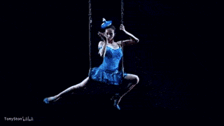 40岁女丑星火了20年 她露骨大胆还口不择言 但就