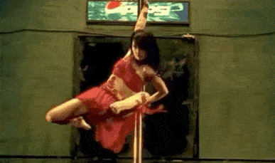 40岁女丑星火了20年 她露骨大胆还口不择言 但就