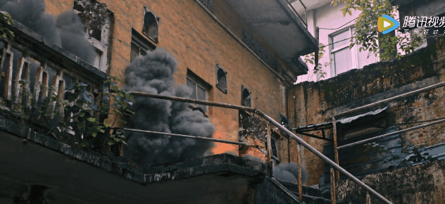 主创阵容“弱”，却被夸低配《拆弹专家》，上