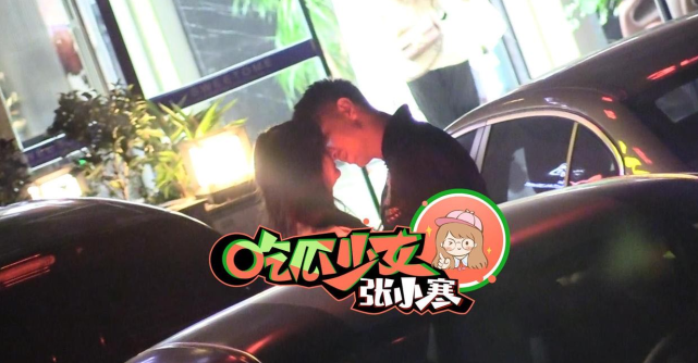 金瀚认爱张芷溪后合体聚餐,街头深情拥吻,如