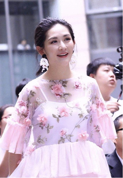 发什么了？谢娜认证修改，去掉“湖南卫视”！