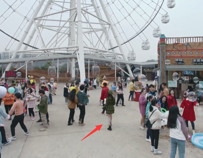 鞠婧祎新戏暴露真实身高,远景镜头比群演矮太