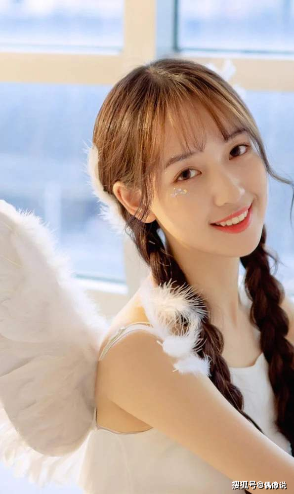 张馨予首谈前任,反问:谈过恋爱就没资格结婚