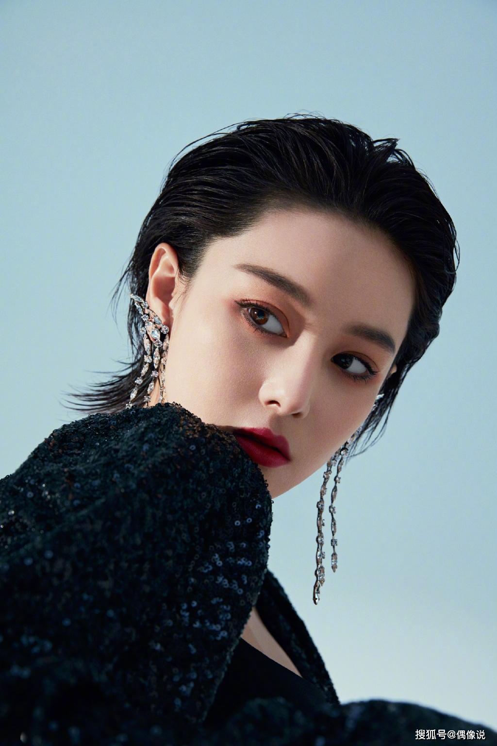 张馨予怒晒法院判决书,索要158800元侵权款,但