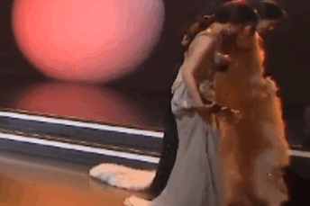 体重120？江疏影发声辟谣，脱礼服脱鞋是对秤最