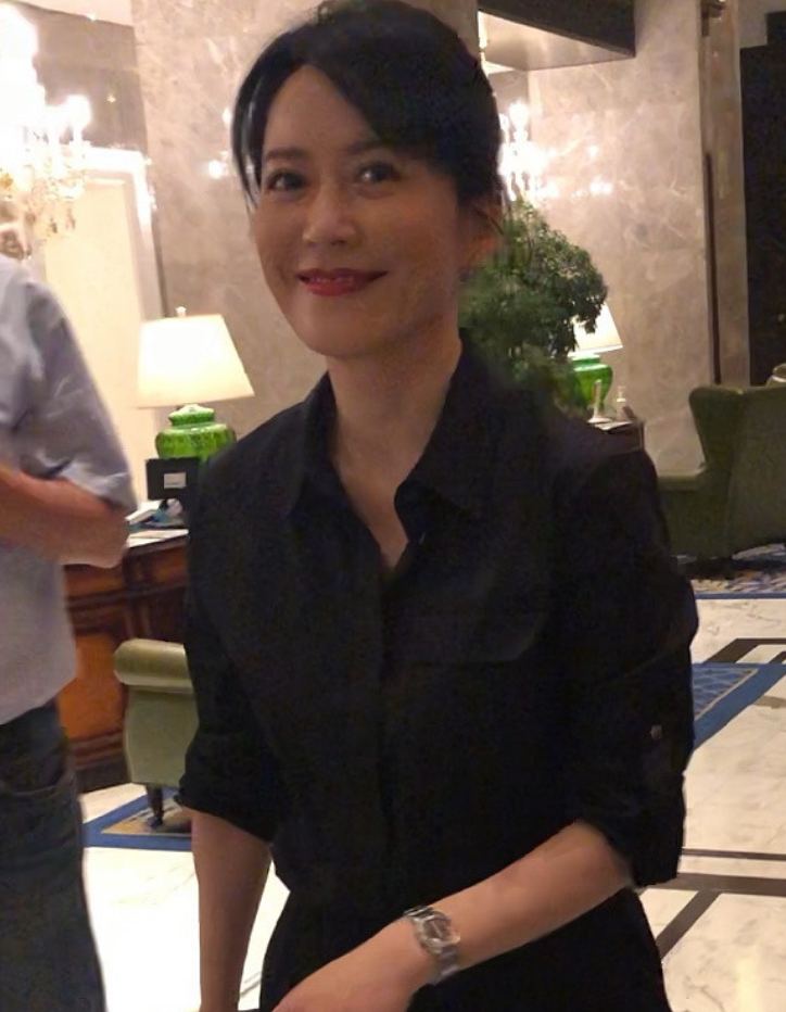 49岁俞飞鸿生图状态惊人,比同龄人年轻一倍,只