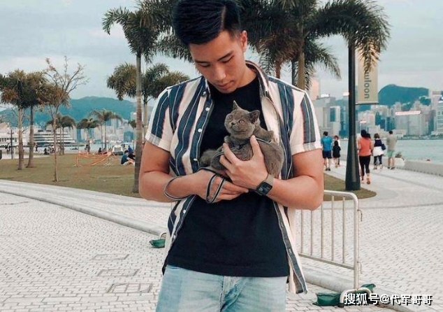 她是TVB女星,参选港姐一举成名,被传移情别恋