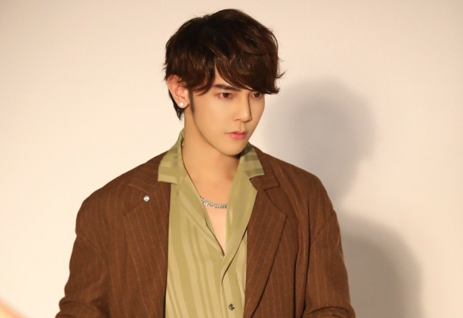 三代男艺人同住一屋,意外陷入套娃追星现场,