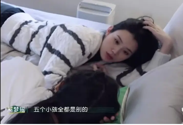 生孩子太拼,赌王四太9年剖5胎,吴佩慈6年4胎,