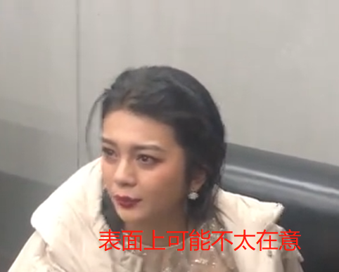 肖战骂“印度黑女”让她受伤9年!谈莉娜遭记者