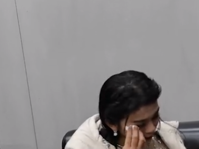 肖战骂“印度黑女”让她受伤9年!谈莉娜遭记者