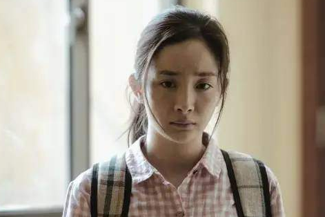 杨幂翘起的手指,暴露了一个女演员的素质