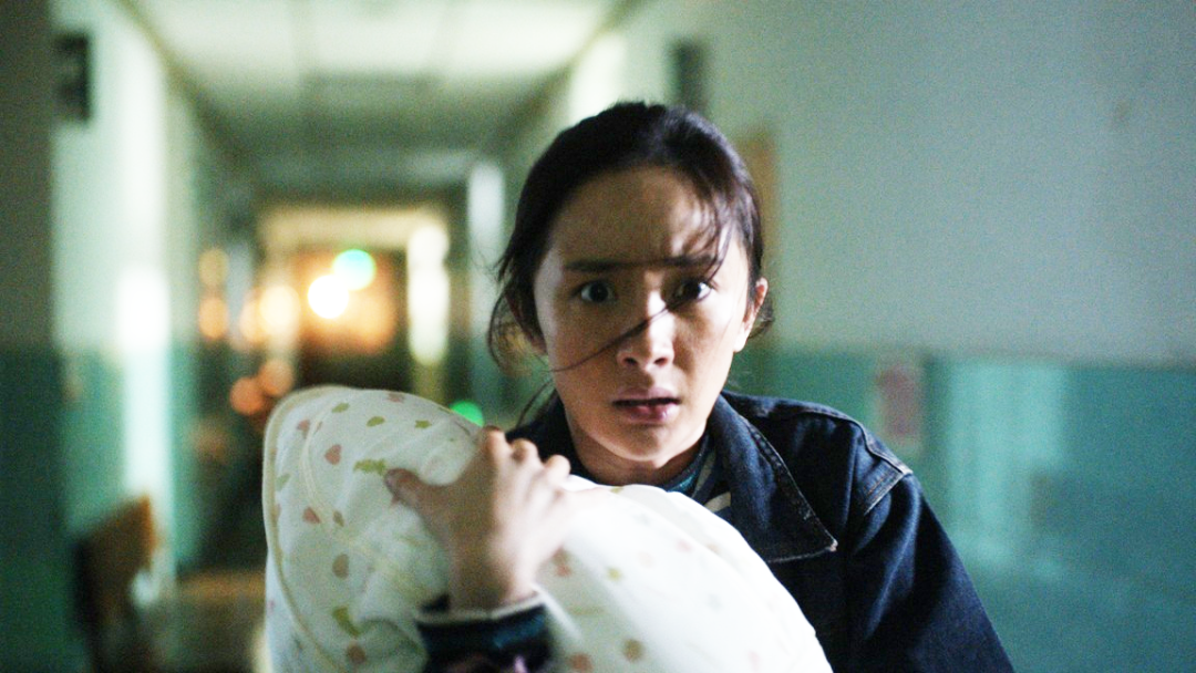 杨幂翘起的手指,暴露了一个女演员的素质