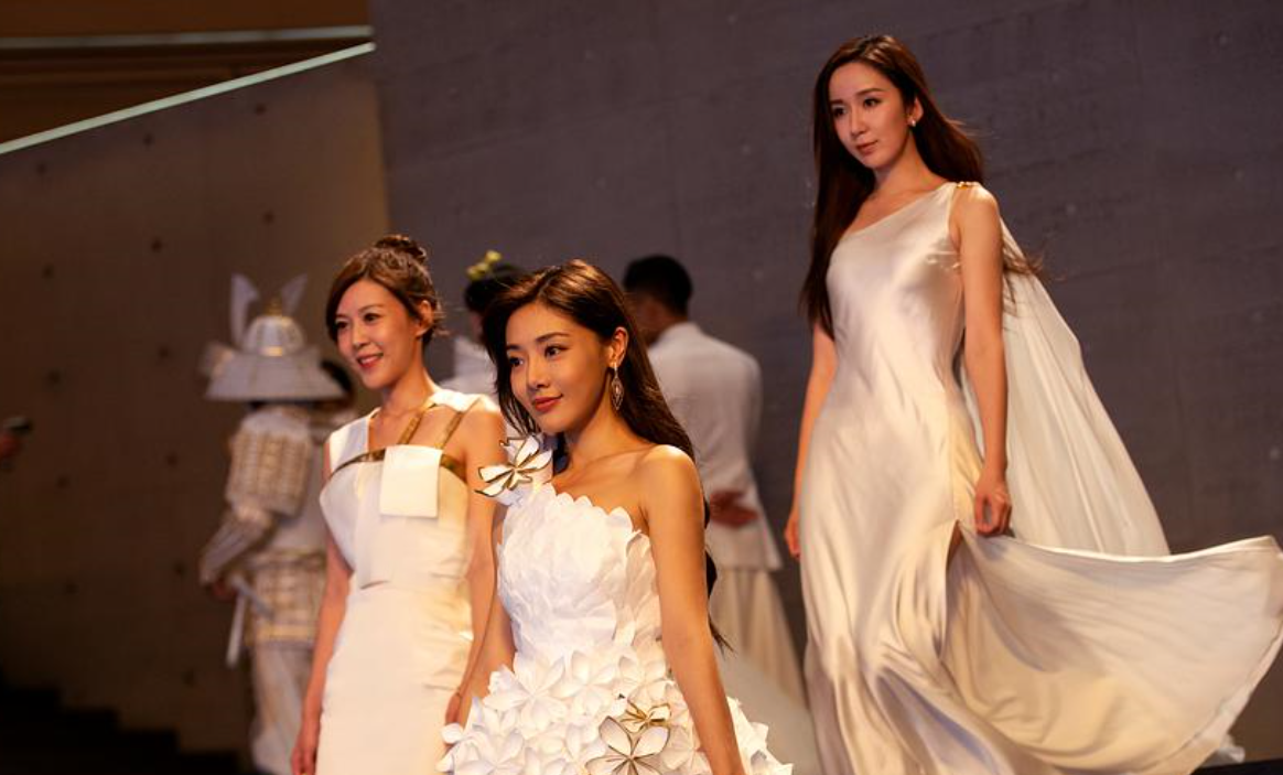 一张“豆腐皮”炸出演技派，被绑哭戏爆裂，邓