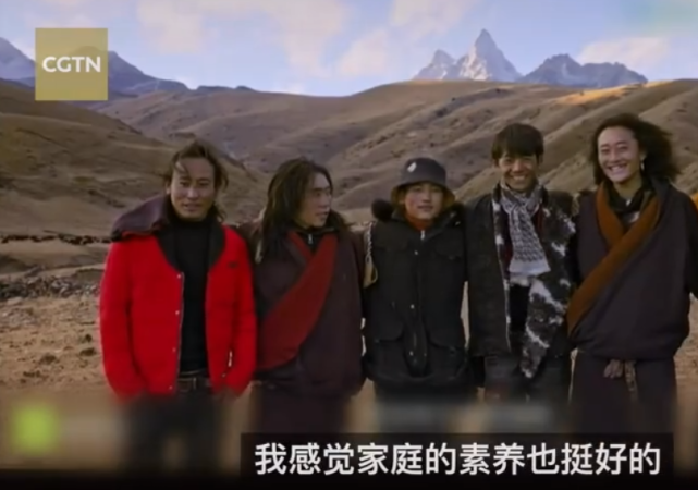 丁真同事否认其是文盲：他会拼音会打字，我们