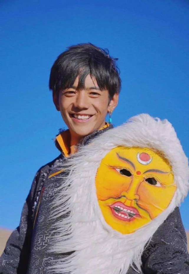 丁真同事否认其是文盲：他会拼音会打字，我们