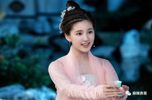 刚红就得罪一圈流量小花，被骂绿茶冤不冤？