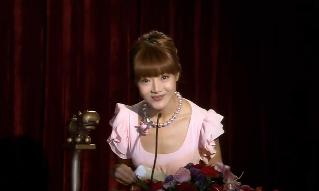 一张“豆腐皮”炸出演技派,被绑哭戏爆裂,邓