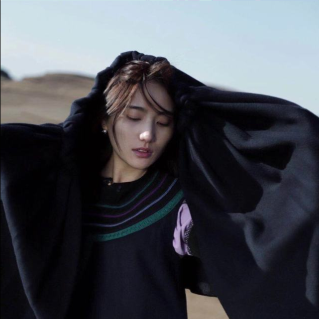 李亚鹏与新欢牵手官宣恋情，女方是90后超模曾参