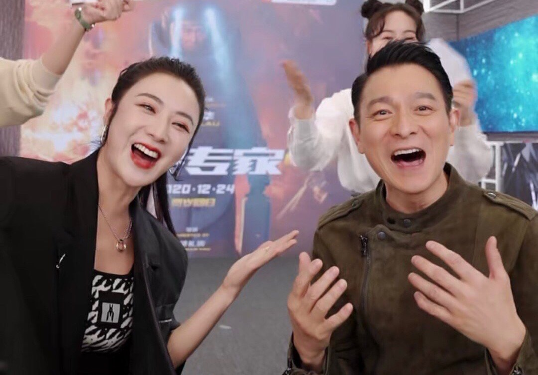 刘德华与薇娅直播，高人气把画面卡成PPT，女儿