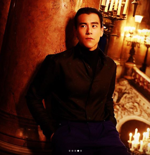 38岁彭于晏被路人指点,当街不爽竖中指,网友: