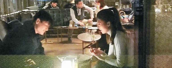 性感女神被曝隐婚生子，每段感情都很神秘