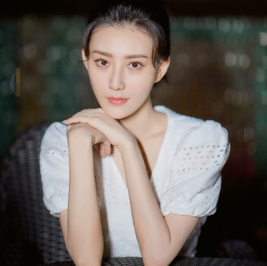 杨紫前男友又被拍恋爱，女方还出演过《琉璃》