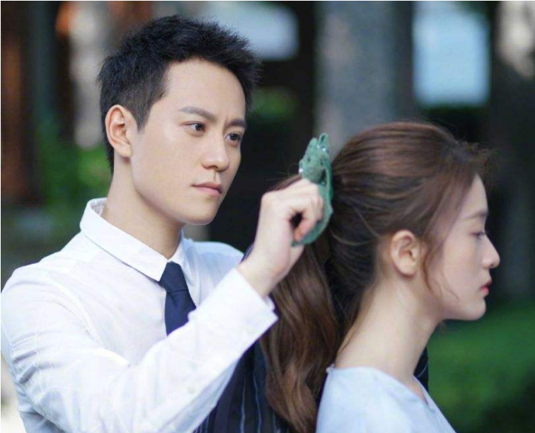 杨紫前男友又被拍恋爱，女方还出演过《琉璃》