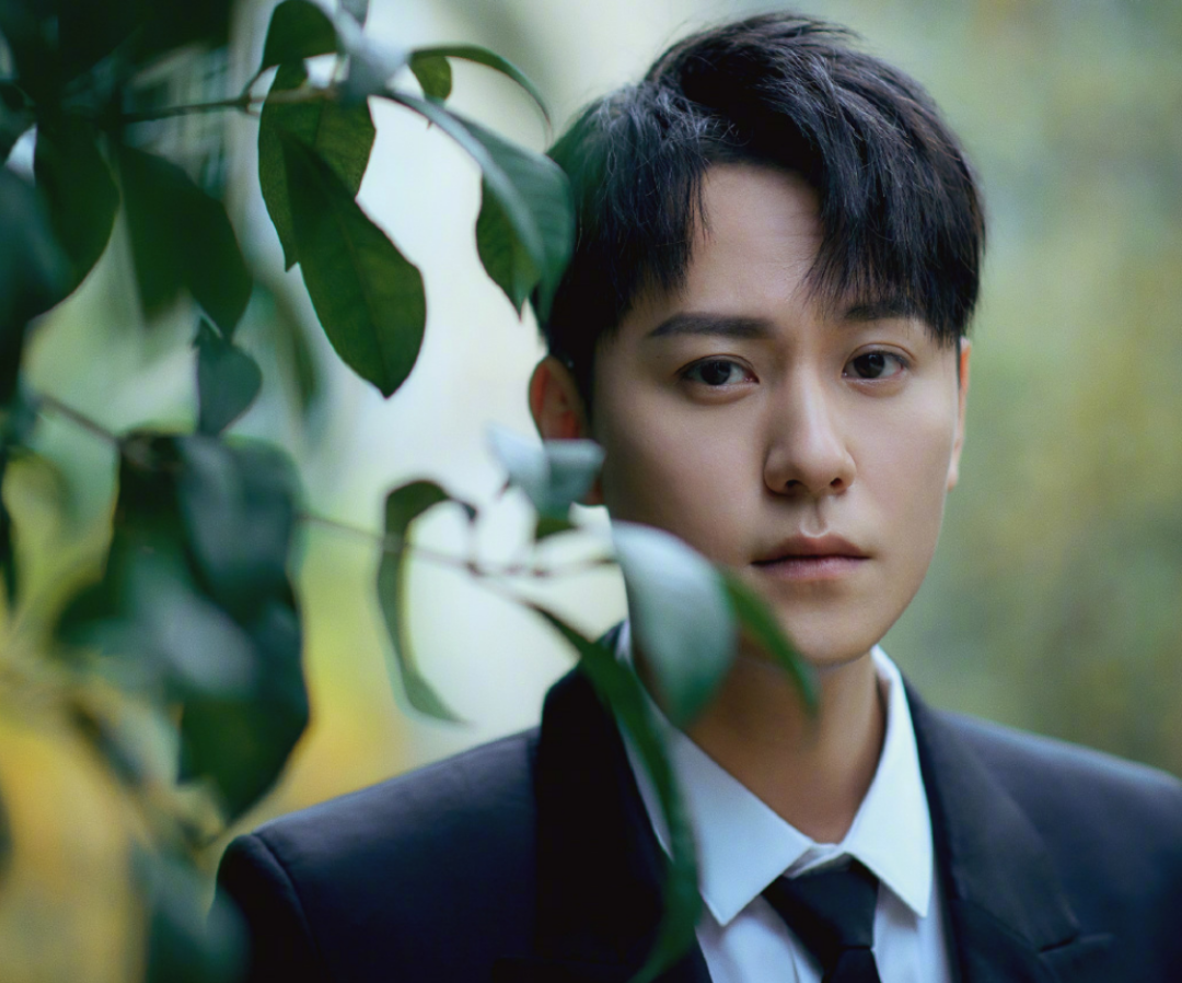 杨紫前男友又被拍恋爱，女方还出演过《琉璃》