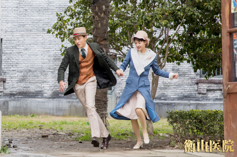 杨紫前男友又被拍恋爱，女方还出演过《琉璃》