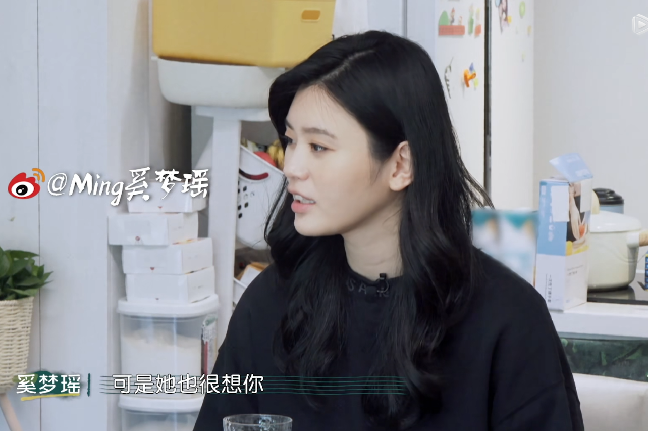 包文婧无奈女儿太坚强,背着人偷偷哭,何猷君