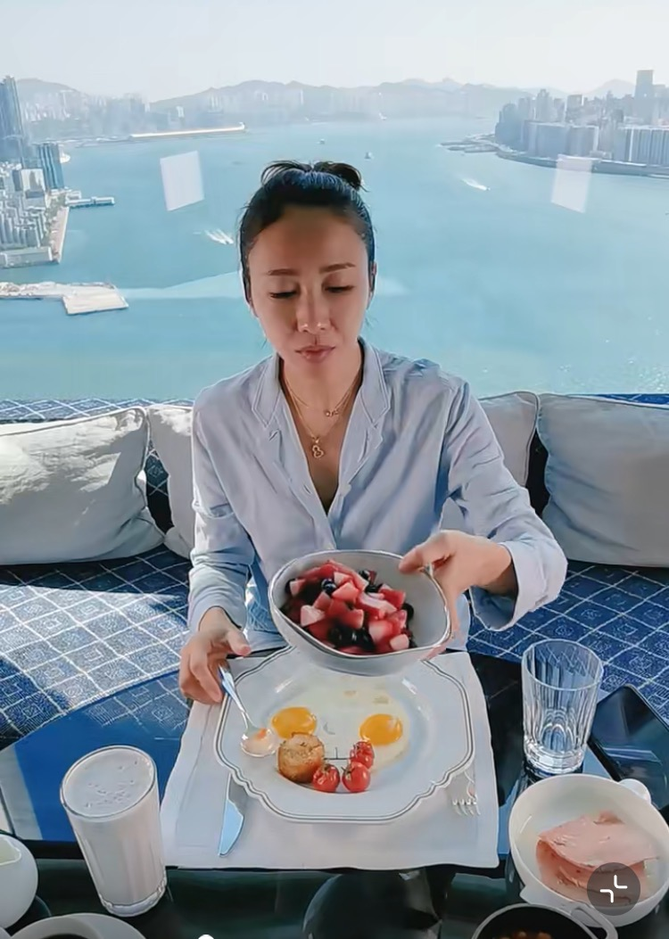 黎姿上亿豪宅罕曝光,睁眼即海景俯瞰维港,室