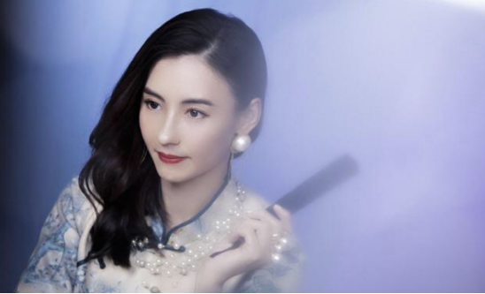 张柏芝三天就赚3千万 ，妈妈与男友共抽一支烟，