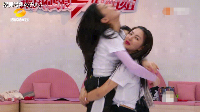 张雨绮面对黄圣依和蔡徐坤形成对比，一个变女