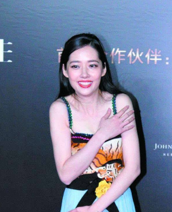 盘点明星走红毯，万茜被主持人催，王源郭碧婷