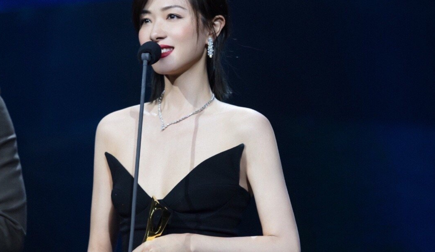 盘点明星走红毯，万茜被主持人催，王源郭碧婷