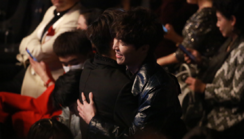 解散后再同台！蔡徐坤陈立农黄明昊王琳凯互动