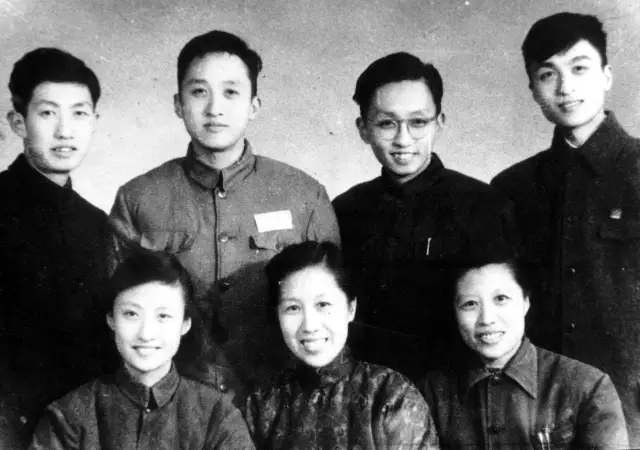 95岁老艺术家黄宗英去世，一生嫁4夫生养7子，晚