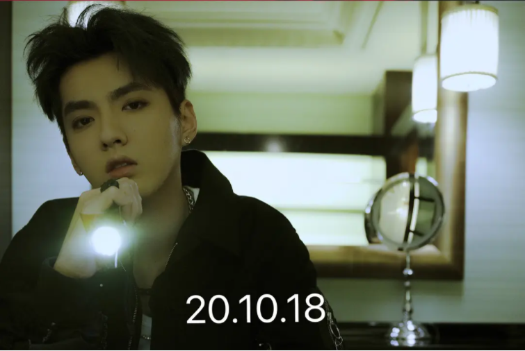 蔡徐坤造型模仿吴亦凡？手势表情相似引骂战，