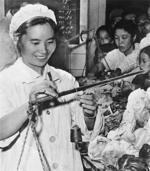 卖菜女工李素文，1975年成副国级干部，她后来又