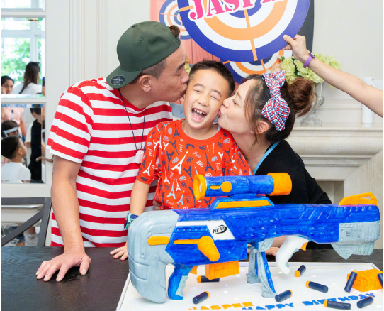 应采儿常住内地捞金?Jasper转上海念书,目标是