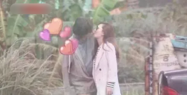 被求婚成功？梁静茹公开恋情后左手戴钻戒，自