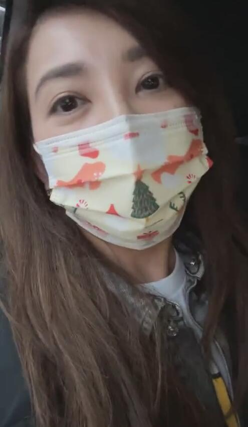 被求婚成功？梁静茹公开恋情后左手戴钻戒，自