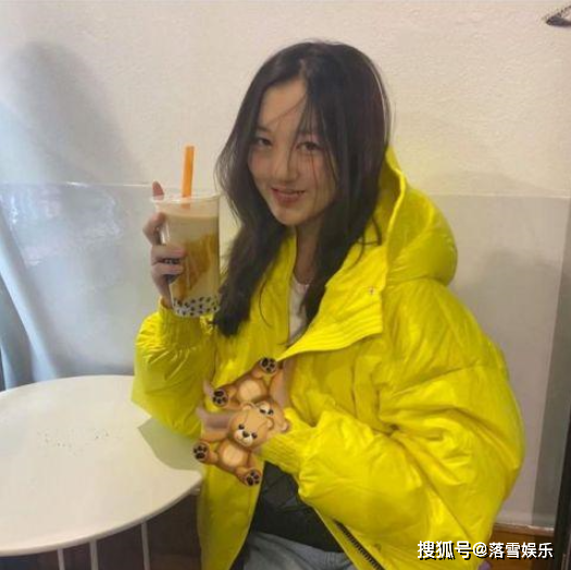 王菲小女儿陪“后妈”逛街，李亚鹏新恋情得到