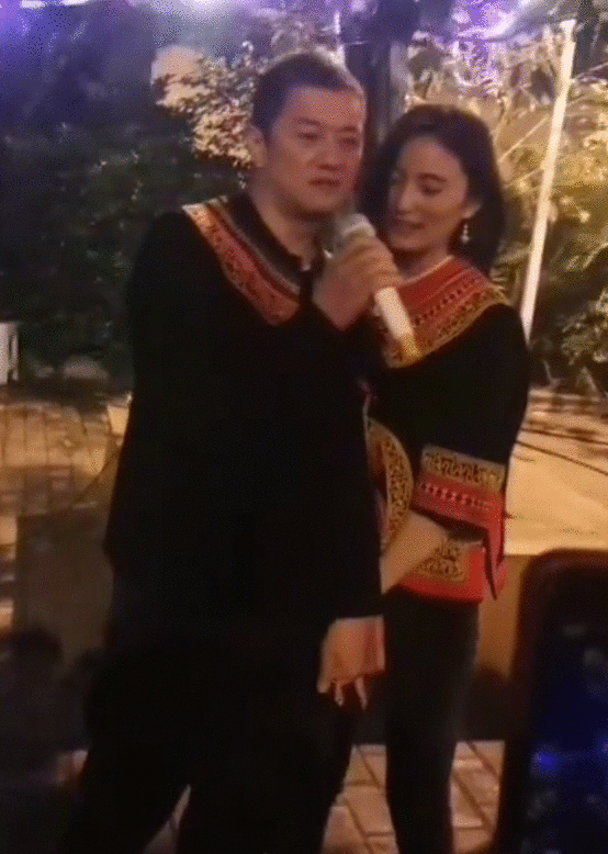 反差大！李亚鹏与小女友好事连连，王菲却被曝