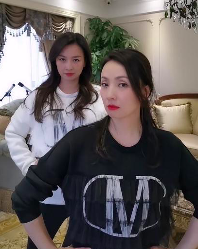 明道加入张庭公司,对女员工吻头发闻脖子摸手