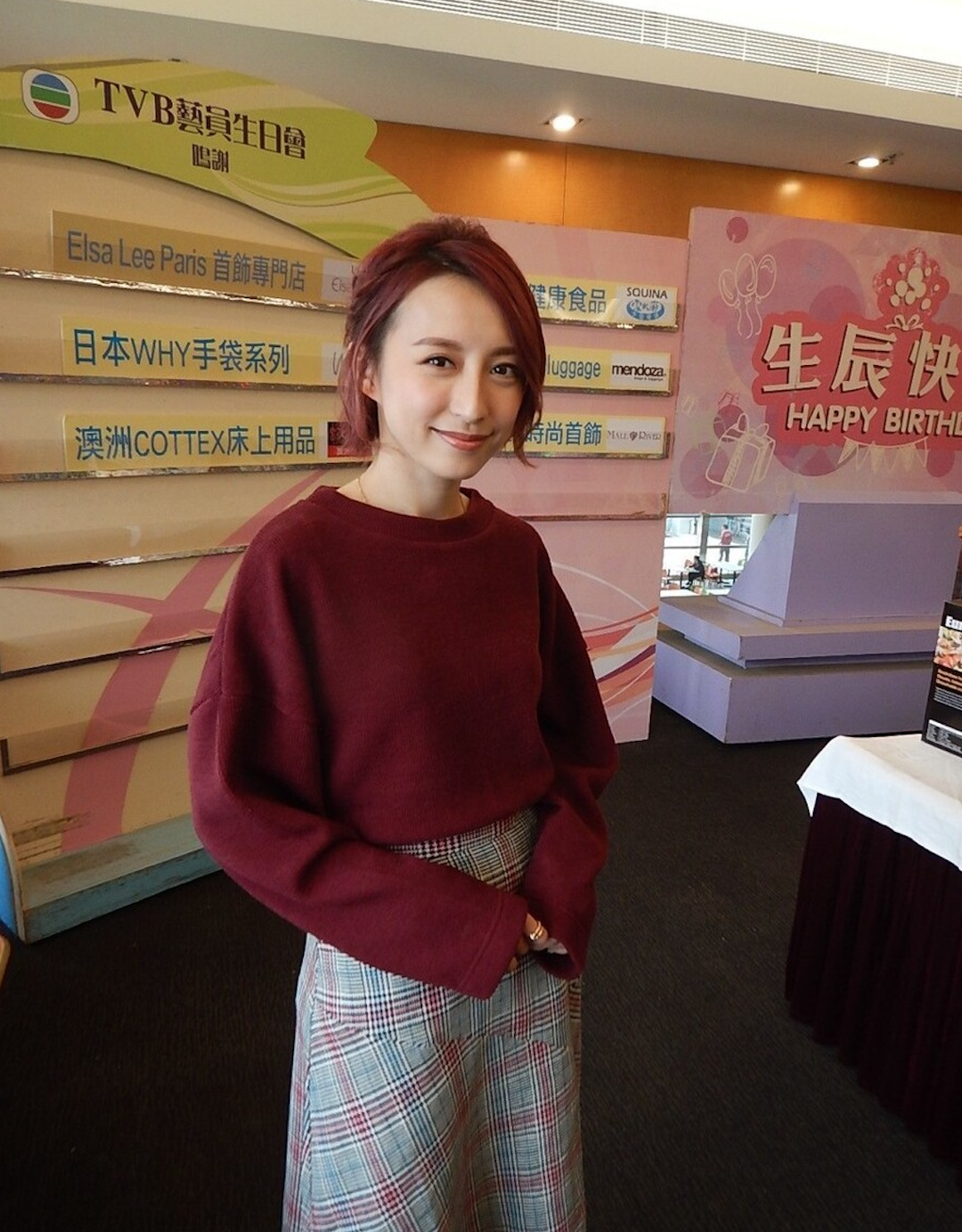 龚嘉欣首获TVB视后提名,上台拉票感触落泪,感