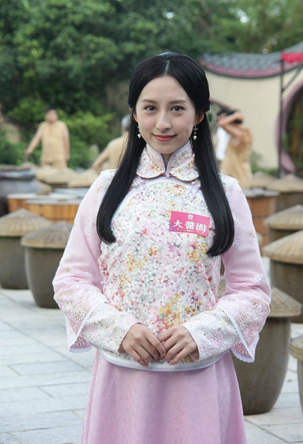 龚嘉欣首获TVB视后提名,上台拉票感触落泪,感