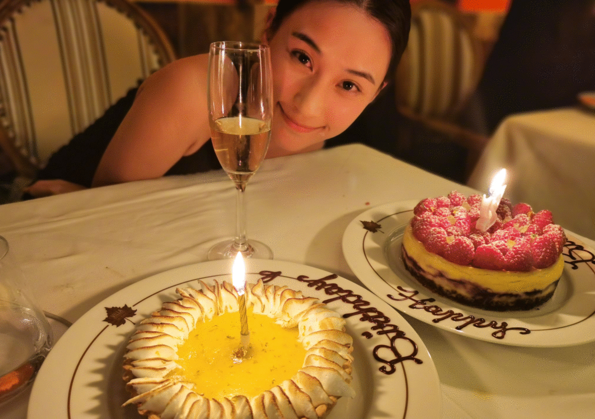 窦骁发文赞美何超莲,晒庆生约会照,上演幸福